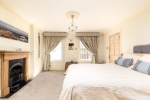 Elegant Georgian Town House With Parking