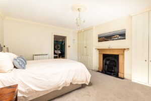 Elegant Georgian Town House With Parking