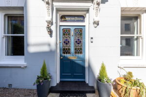 Elegant Georgian Town House With Parking