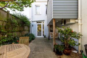 Elegant Georgian Town House With Parking