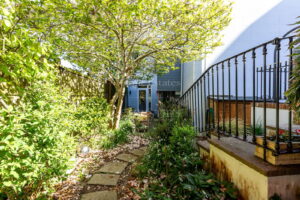 Elegant Georgian Town House With Parking