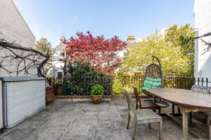 Elegant Georgian Town House With Parking