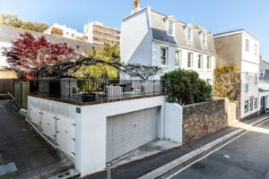 Elegant Georgian Town House With Parking