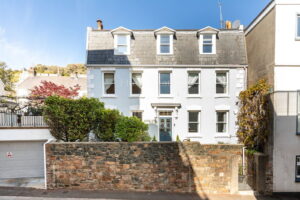 Elegant Georgian Town House With Parking