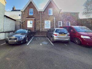 Spacious One Bedroom Apartment On Town Outskirts With Parking