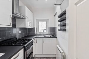 Spacious One Bedroom Apartment On Town Outskirts With Parking