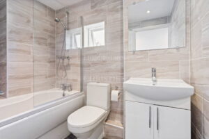 Spacious One Bedroom Apartment On Town Outskirts With Parking