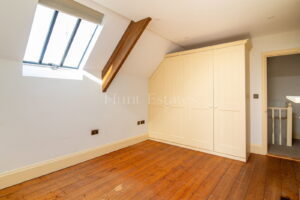 Character &lsquo;Lodge&rsquo; House With Garden And Parking