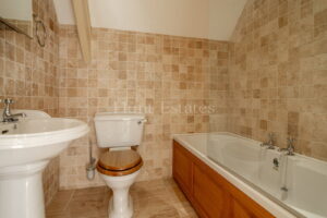 Character &lsquo;Lodge&rsquo; House With Garden And Parking