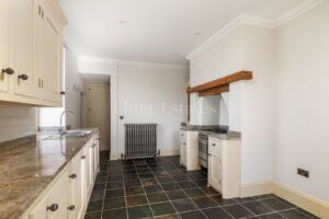 Character &lsquo;Lodge&rsquo; House With Garden And Parking