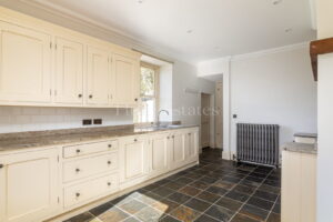 Character &lsquo;Lodge&rsquo; House With Garden And Parking