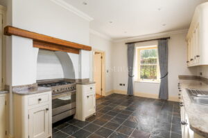 Character &lsquo;Lodge&rsquo; House With Garden And Parking