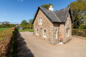 Character &lsquo;Lodge&rsquo; House With Garden And Parking