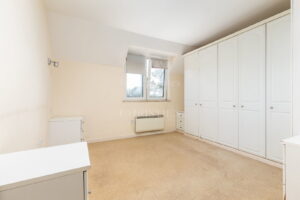 Two Bedrooms Plus Study, South Facing End Of Terrace House
