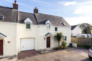 Two Bedrooms Plus Study, South Facing End Of Terrace House