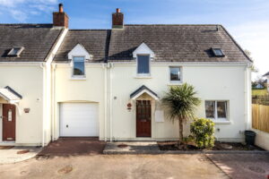 Two Bedrooms Plus Study, South Facing End Of Terrace House