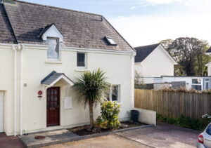 Two Bedrooms Plus Study, South Facing End Of Terrace House