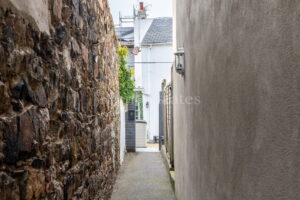 Charming Two Bedroom Cottage With Sun Trap Garden