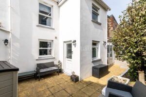 Charming Two Bedroom Cottage With Sun Trap Garden