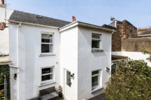 Charming Two Bedroom Cottage With Sun Trap Garden