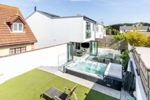 Contemporary Smart Home Moments from Green Island Beach