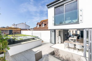 Contemporary Smart Home Moments from Green Island Beach