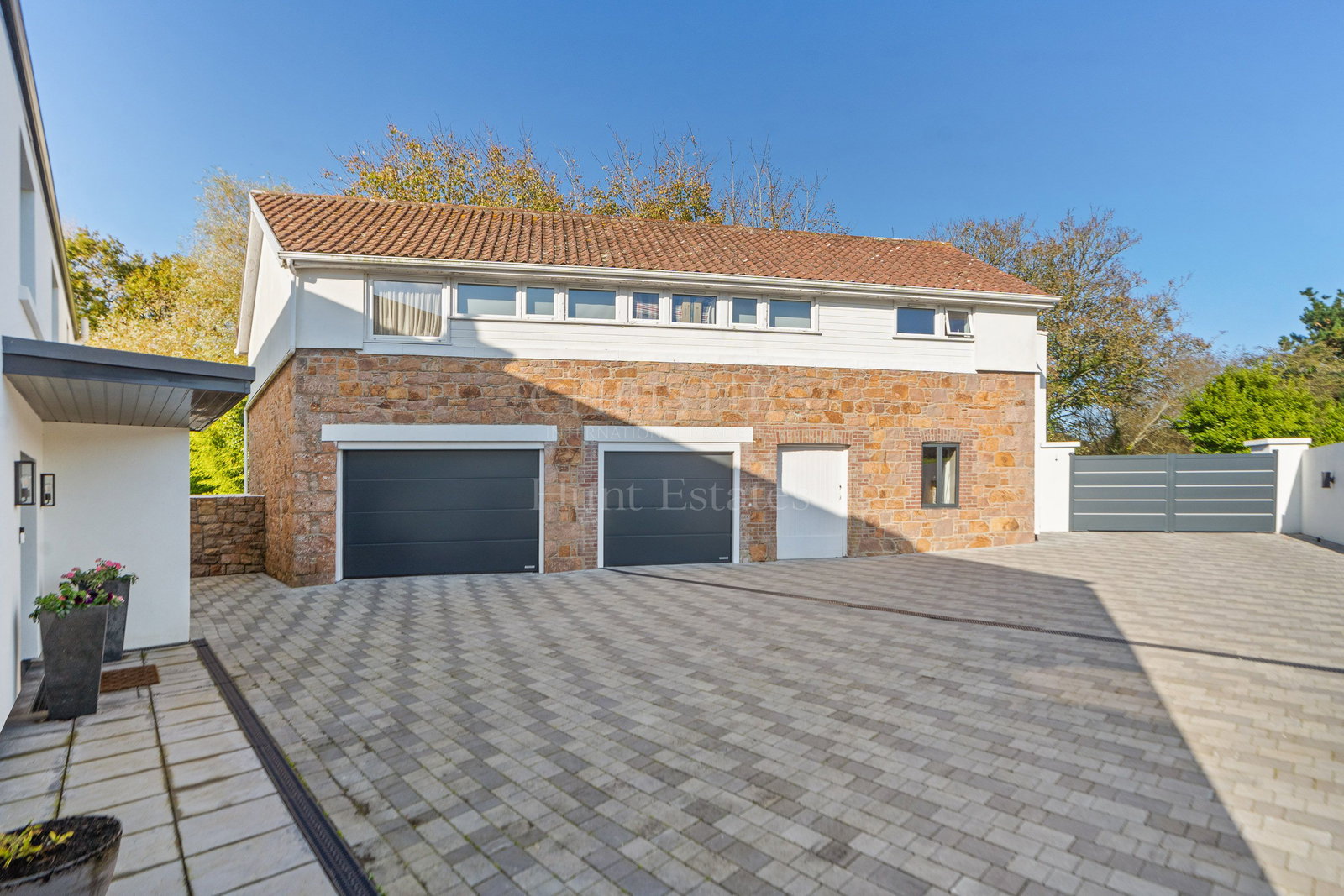 7 Bedroom Single Family Home/House's Image 40