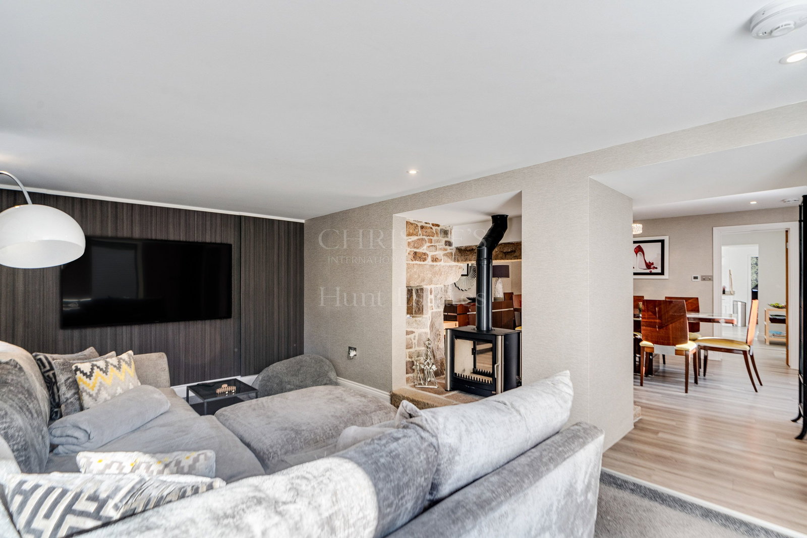 7 Bedroom Single Family Home/House's Image 10