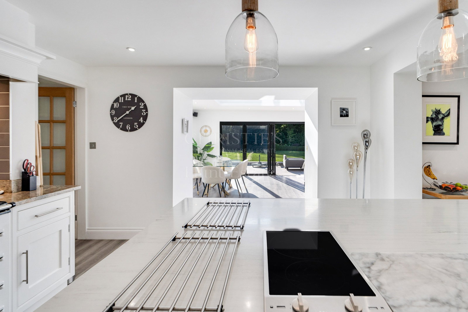 7 Bedroom Single Family Home/House's Image 4