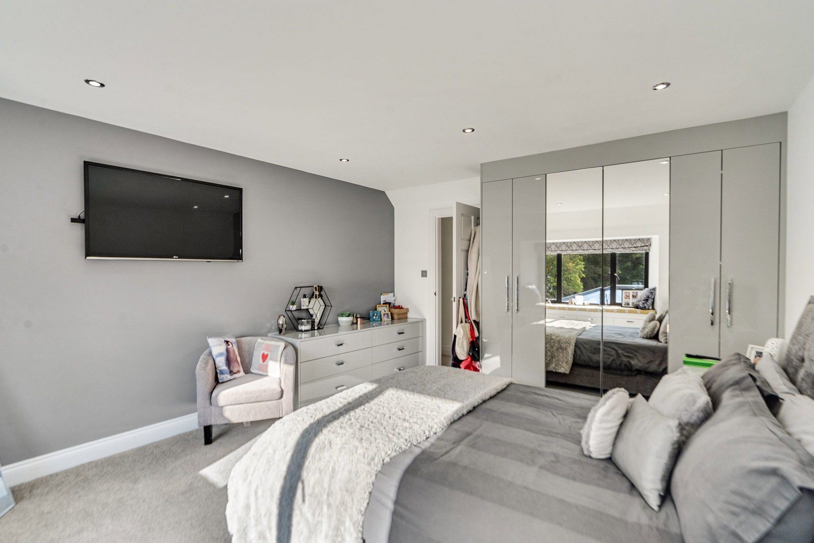 7 Bedroom Single Family Home/House's Image 30