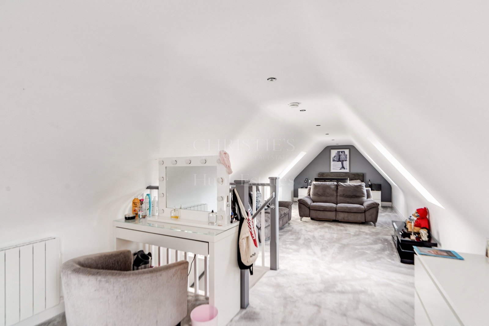 7 Bedroom Single Family Home/House's Image 37