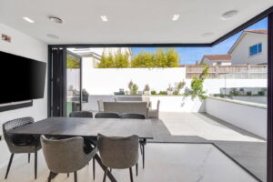 Contemporary Smart Home Moments from Green Island Beach
