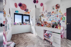 Contemporary Smart Home Moments from Green Island Beach