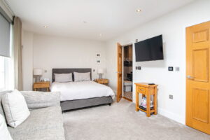 Four Bedroom Townhouse With Sea Views