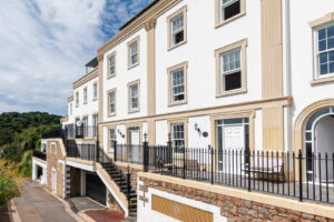 Four Bedroom Townhouse With Sea Views
