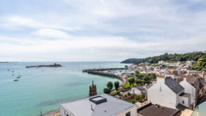 Four Bedroom Townhouse With Sea Views