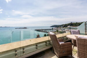 Four Bedroom Townhouse With Sea Views