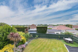 Detached House With Three Ensuite Double Bedrooms & Study