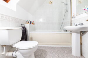 Detached House With Three Ensuite Double Bedrooms & Study