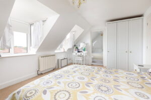 Detached House With Three Ensuite Double Bedrooms & Study
