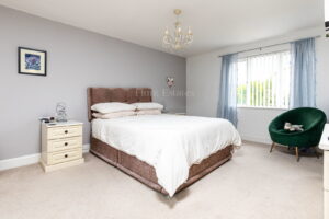 Detached House With Three Ensuite Double Bedrooms & Study