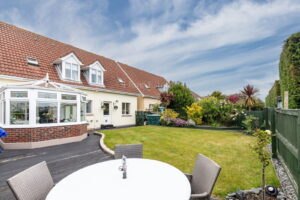 Detached House With Three Ensuite Double Bedrooms & Study
