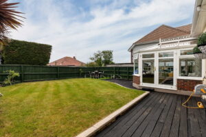 Detached House With Three Ensuite Double Bedrooms & Study