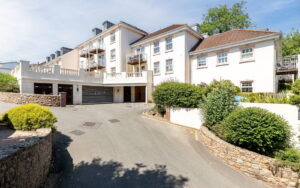 One-Bedroom Apartment with Terrace & Underground Parking – Springbank Development