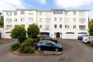 Bright Spacious Two Bedroom Apartment