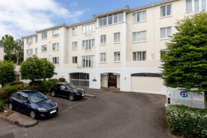 Bright Spacious Two Bedroom Apartment