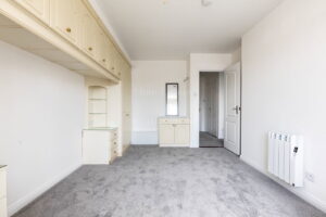 Bright Spacious Two Bedroom Apartment
