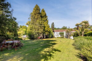 Three Bedroom Apartment With Parking