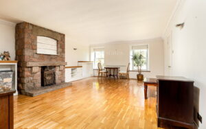 South Facing Four-Bedroom, Two-Bathroom Cottage With Large Gardens