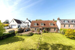South Facing Four-Bedroom, Two-Bathroom Cottage With Large Gardens